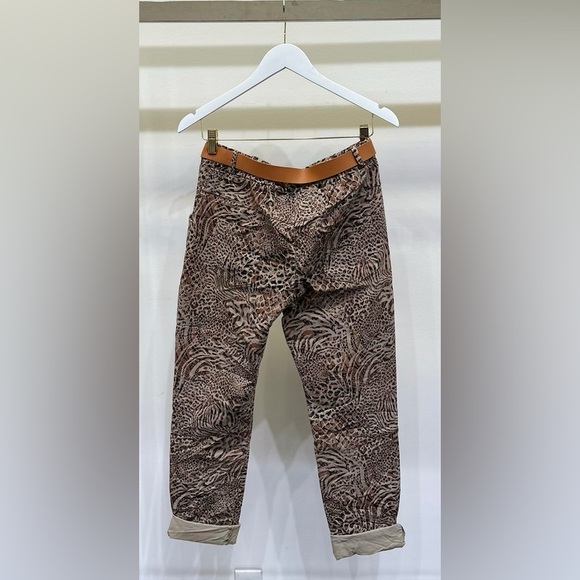 (21486-BGE) CHEETAH PRINT CRINKLE JOGGERS WITH LEATHER BELT - Picture 2 of 6